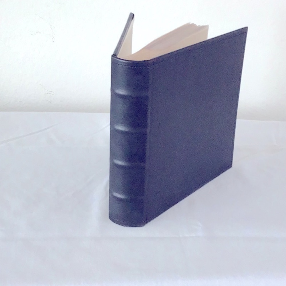 NuLeather Photo Album. 200 Photo Capacity.